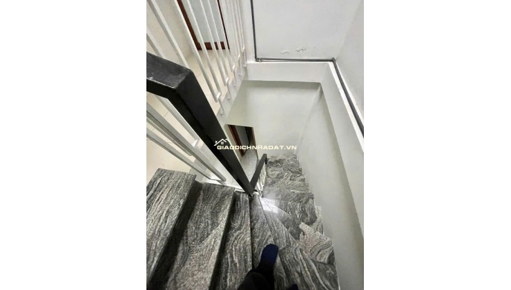 MẶT NGÕ KINH DOANH TẤP NẬP - Ô TÔ RA VÀO THOẢI MÁI - TRUNG TÂM ĐỐNG ĐA