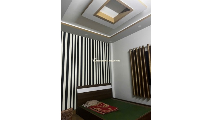 NHÀ 4 TẦNG  4PN. Oto ngủ trong nhà . Hẻm oto tránh