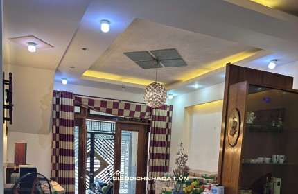 Nhà HXH đường ĐHT02, sát chợ, 5 x 18m, 4 tấm, 7 PN