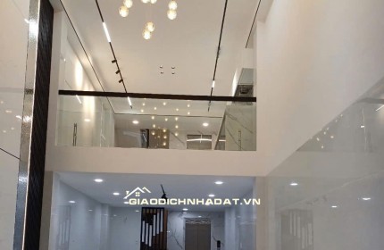 Mặt Tiền CXBH Quận 10, DT:4.5x15, T+5L Gái 18.5 tỷ TL