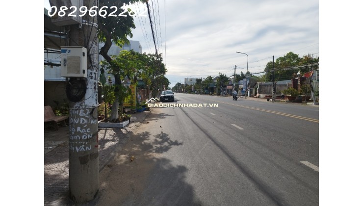 Bán nhà mặt phố Nguyễn Tất Thành, Sa Đéc. DT 70m2, 4 tầng, 6PN, Sổ hồng. Giá 5 tỷ.