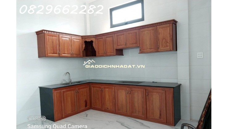 Bán nhà mặt phố Nguyễn Tất Thành, Sa Đéc. DT 70m2, 4 tầng, 6PN, Sổ hồng. Giá 5 tỷ.