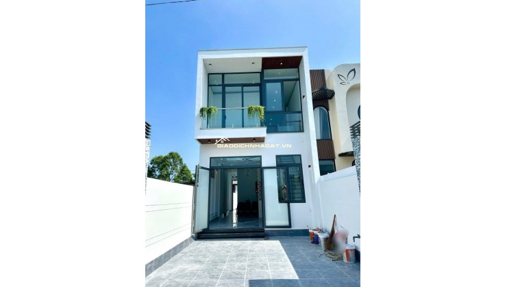 Nhà trệt lầu Thủ Dầu Một. Đường xe hơi thông. 3PN chỉ 2.49 tỷ. Sổ Hồng Riêng