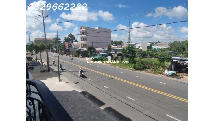 Bán nhà mặt phố Nguyễn Tất Thành, Sa Đéc. DT 70m2, 4 tầng, 6PN, Sổ hồng. Giá 5 tỷ.