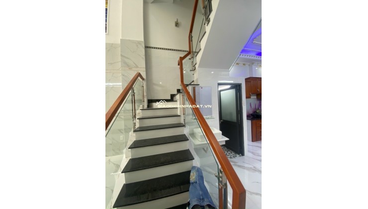 Bán nhà 8x20m 3 lầu có 10 căn hộ cho thuê ở Nguyễn Văn Tạo Nhà Bè