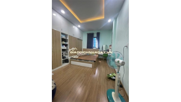 Bán nhà Hẻm 555 Âu Cơ, bên hông Bệnh Viện Tân Phú - 64m2, 3 Tầng, 4PN - Giá 6.8 tỷ thương lượng