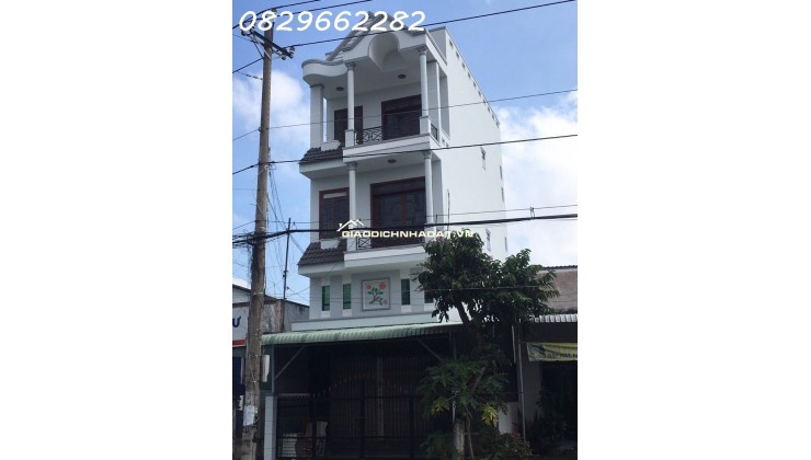 Bán nhà mặt phố Nguyễn Tất Thành, Sa Đéc. DT 70m2, 4 tầng, 6PN, Sổ hồng. Giá 5 tỷ.