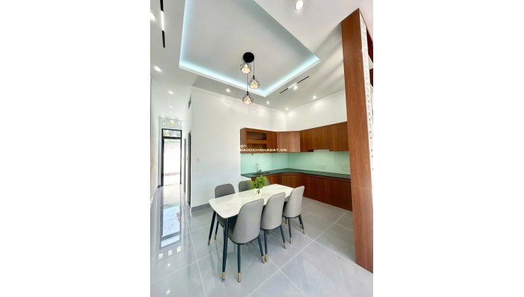 Nhà trệt lầu Thủ Dầu Một. Đường xe hơi thông. 3PN chỉ 2.49 tỷ. Sổ Hồng Riêng