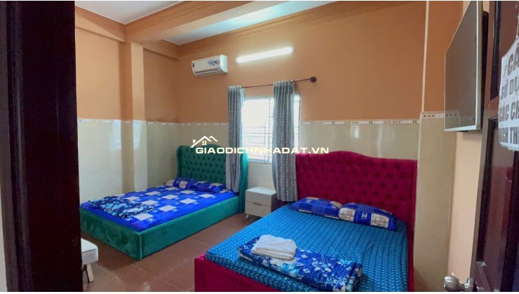 Bán khách sạn 4 lầu đường Võ Thị Hồi Hóc Môn, đang kinh doanh tốt