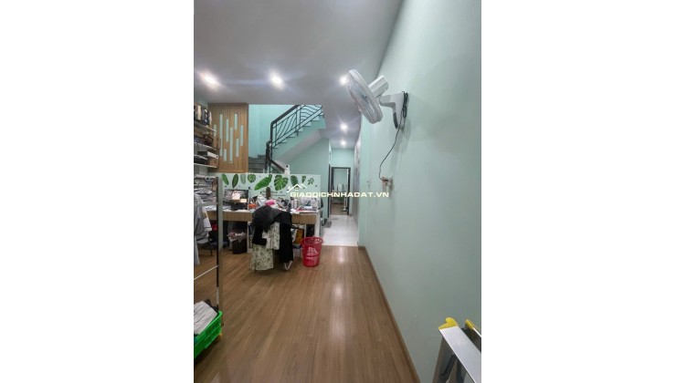 Bán nhà Hẻm 555 Âu Cơ, bên hông Bệnh Viện Tân Phú - 64m2, 3 Tầng, 4PN - Giá 6.8 tỷ thương lượng