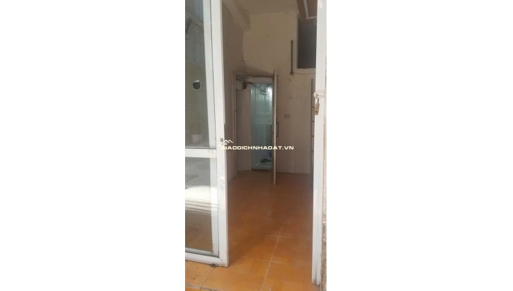 Cho thuê nhà 14/151A, Thái Hà, diện tích ~10m2 : Tiện làm VPĐD, CH, KD và ở.