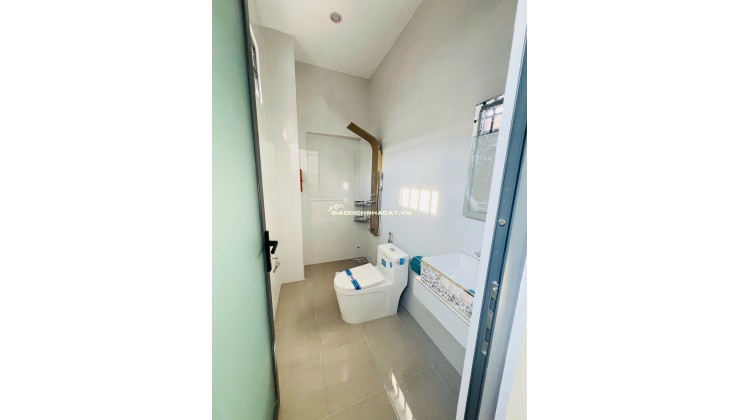 Căn góc Nguyễn Chí Thanh nhà trệt lầu có sân xe hơi giá 2,98 tỷ. Sổ hồng riêng