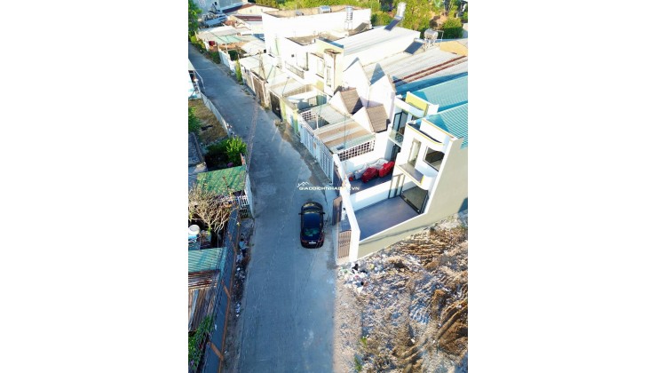 Bán nhà 3PN gần Nguyễn Chí Thanh TP Thủ Dầu Một, đường nhựa 7m, sổ hồng riêng, sân ô tô