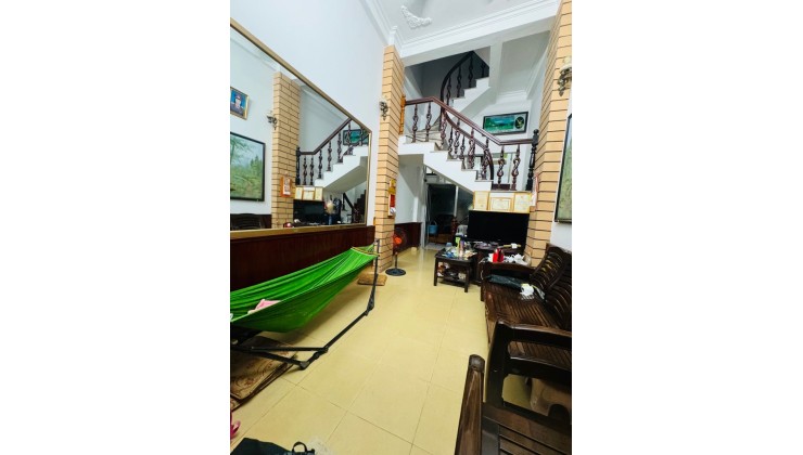 Ngõ thông khu vực dân trí cao nhiều tiện ích