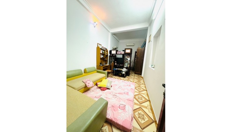 Ngõ thông khu vực dân trí cao nhiều tiện ích