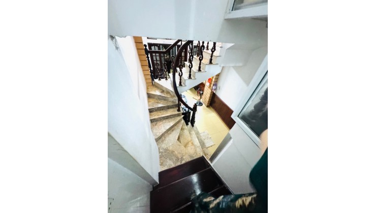 Ngõ thông khu vực dân trí cao nhiều tiện ích