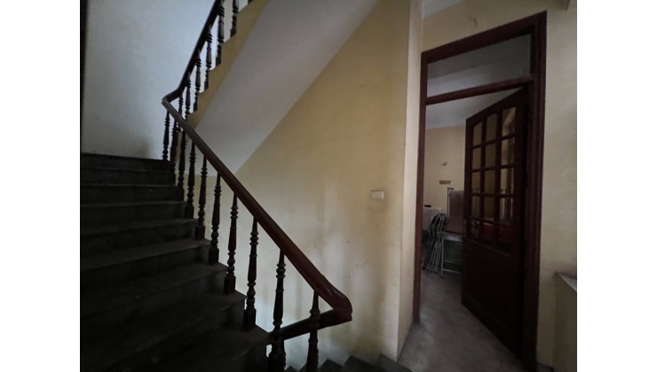 MẶT NGÕ LÔ GÓC 3 MẶT THOÁNG-KHU VỰC SẦM UẤT ĐÔNG SINH VIÊN-GẦN MẶT ĐƯỜNG. 