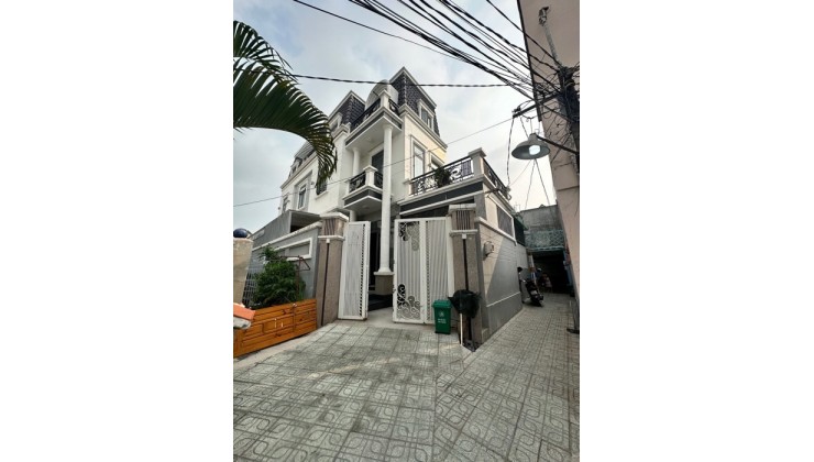 CẦN BÁN CĂN  NHÀ ĐẸP 5 TẦNG HẺM XE HƠI THÔNG 8M  Đc: TTH: 02. Đối DIỆN BỆNH VIỆN Q12.