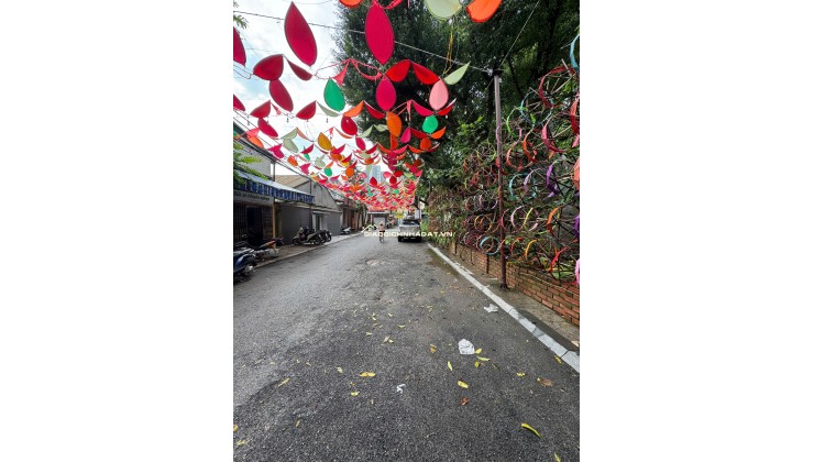 Bán đất nở hậu Làng Lụa Vạn Phúc  Ô tô 7 chỗ vào tận đất ,rất hiếm