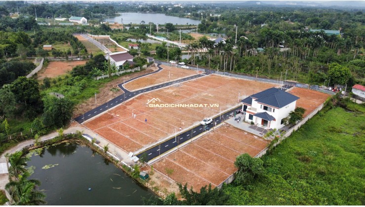 Chính chủ cần bán nhanh lô góc hoa hậu tại Hòa Lạc, dt 100m2, full thổ cư, gần QL21, khu CNC, ĐHQG