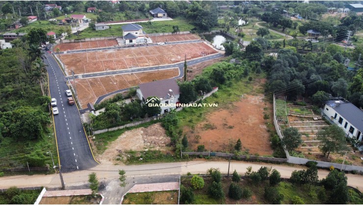 Chính chủ cần bán nhanh lô góc hoa hậu tại Hòa Lạc, dt 100m2, full thổ cư, gần QL21, khu CNC, ĐHQG