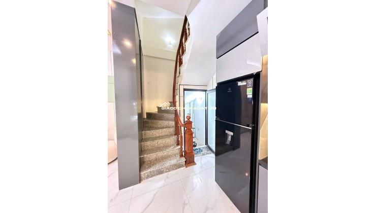 Bán nhà Lĩnh Nam – Hoàng Mai – Hà Nội – 32m2 – Mặt tiền 5m – 5 tầng – 3 ngủ - chào 6,8 tỷ.