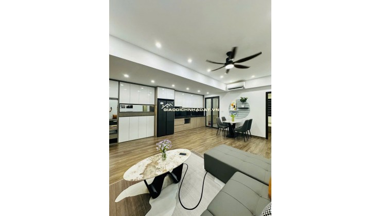 Bán căn hộ chung cư VP3 Linh Đàm, 93m², view hồ thoáng mát.