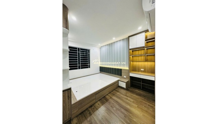 Bán căn hộ chung cư VP3 Linh Đàm, 93m², view hồ thoáng mát.