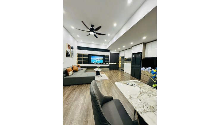 Bán căn hộ chung cư VP3 Linh Đàm, 93m², view hồ thoáng mát.