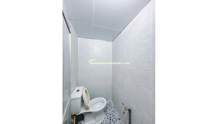 Bán Nhà Hoàng Diệu Q.4, 1 Trệt, 2 lầu, Cách MT Hoàng Diệu 20m, Giá Nhỉnh 3 Tỷ.