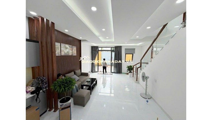 BÁN NHÀ 1/ ĐƯỜNG TÂY THẠNH, CÁCH 1 CĂN RA MT, 2 TẦNG ĐÚC MỚI 42M2 CHỈ 5.X TỶ. LH:0788671728.