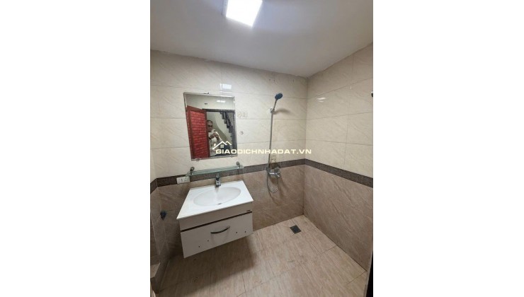 bán nhà lĩnh nam gần đường trường đại học, gàn chợ nhà 5 tầng