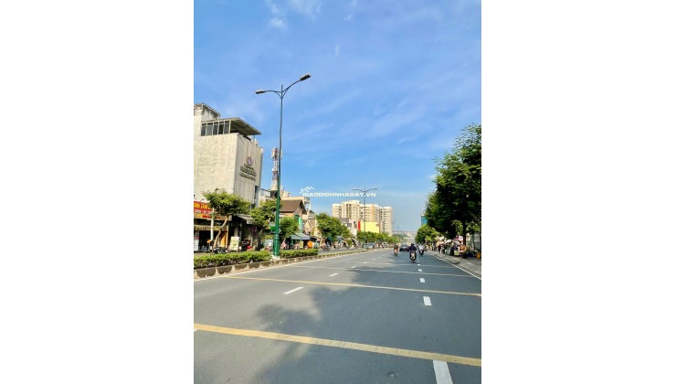 4 tầng - 70m²  Không gian riêng cho cả gia đình gần Lã Xuân Oai  Tầm giá 5 tỷ.