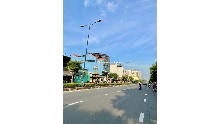 4 tầng - 70m²  Không gian riêng cho cả gia đình gần Lã Xuân Oai  Tầm giá 5 tỷ.