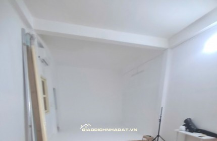 Cho thuê phòng làm việc 50m2 lầu 1 tiện làm editor, designer, quay SP