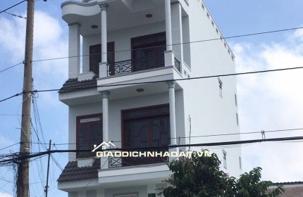 Bán nhà mặt phố Nguyễn Tất Thành, Sa Đéc. DT 70m2, 4 tầng, 6PN, Sổ hồng. Giá 5 tỷ.