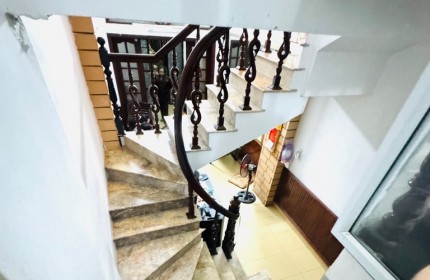 Ngõ thông khu vực dân trí cao nhiều tiện ích