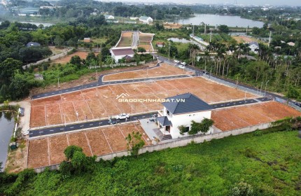 Chính chủ cần bán nhanh lô góc hoa hậu tại Hòa Lạc, dt 100m2, full thổ cư, gần QL21, khu CNC, ĐHQG