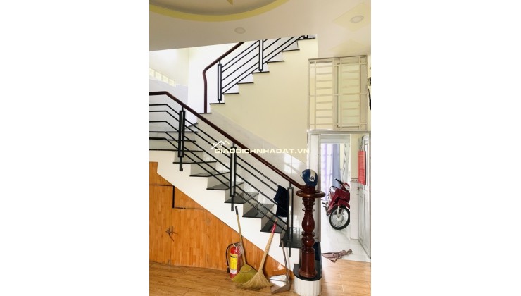 TÂN PHÚ - HẼM Ô TÔ - NHÀ LÔ GÓC 3 TẦNG VỪA Ở VỪA CHO THUÊ - NGANG KHỦNG 8M NỞ HẬU - SỔ CHÍNH CHỦ BÌA HOÀN CÔNG ĐỦ - NHỈNH 7 TỶ.