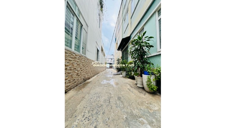 TÂN PHÚ - HẼM Ô TÔ - NHÀ LÔ GÓC 3 TẦNG VỪA Ở VỪA CHO THUÊ - NGANG KHỦNG 8M NỞ HẬU - SỔ CHÍNH CHỦ BÌA HOÀN CÔNG ĐỦ - NHỈNH 7 TỶ.