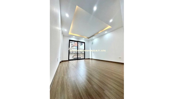 !: LÔ GÓC - NGÕ 3 GÁC - GẦN PHỐ  Bán nhà Đống Đa