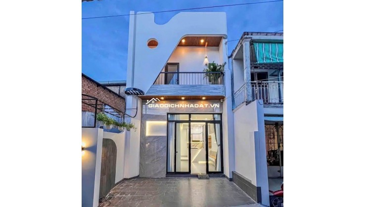 CĂN NHÀ HOÀN THIỆN 2 MẶT TIỀN SỔ HỒNG RIÊNG 5x18 CHỈ 550TR NHẬN NHÀ