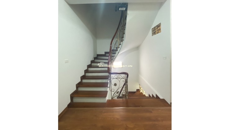 Chính chủ CÔ GIÁO tôi cần Bán rất gấp căn nhà Hoàng Văn Thái – OTO QUA  – mặt tiền 5,5 m2