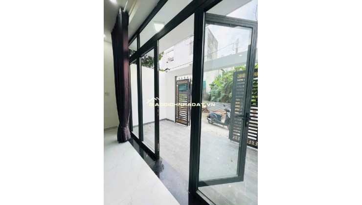 Bán nhà 55m2 x 3 tầng  Long Trường ,Quận 9  ngang hiếm  5.5m , HXH đường 6m ,Giá chỉ 4 Tỷ 800