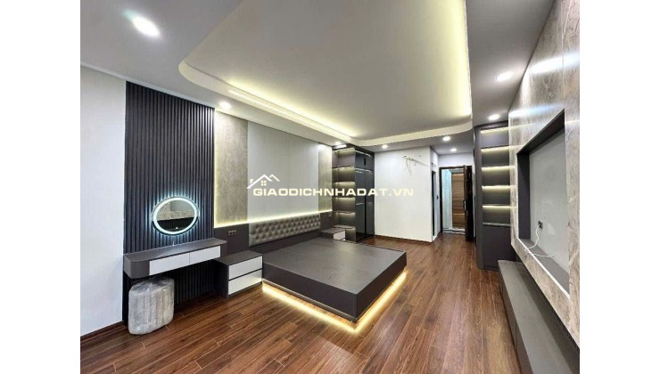 BÁN NHÀ HOÀNG QUỐC VIỆT - PHÂN LÔ - OTO TRÁNH- VỈA HÈ -THANG MÁY