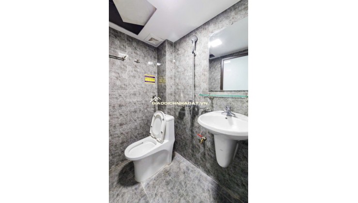 CHÍNH CHỦ CẦN BÁN GẤP DÒNG TIỀN, CCMN, CHO THUÊ DÒNG TIỀN CAO, 18 PHÒNG FULL KHÁCH, 3 BUÓC RA OTO, NHÀ ĐẸP, GIÁ 2X TỶ.