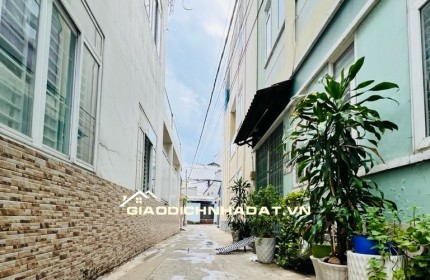 TÂN PHÚ - HẼM Ô TÔ - NHÀ LÔ GÓC 3 TẦNG VỪA Ở VỪA CHO THUÊ - NGANG KHỦNG 8M NỞ HẬU - SỔ CHÍNH CHỦ BÌA HOÀN CÔNG ĐỦ - NHỈNH 7 TỶ.