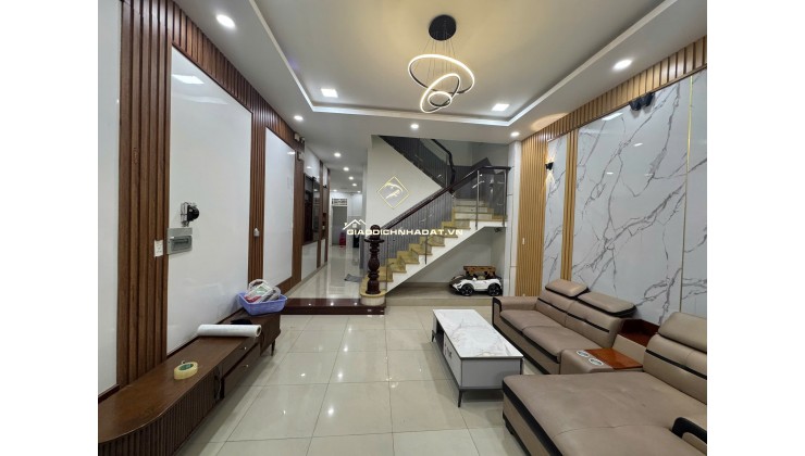 BÁN SIÊU PHẨM NHÀ MẶT TIỀN HẺM ĐẸP XE HƠI 6M- PHÙ HỢP CHO MỌI GIA ĐÌNH. LH:0931423123.