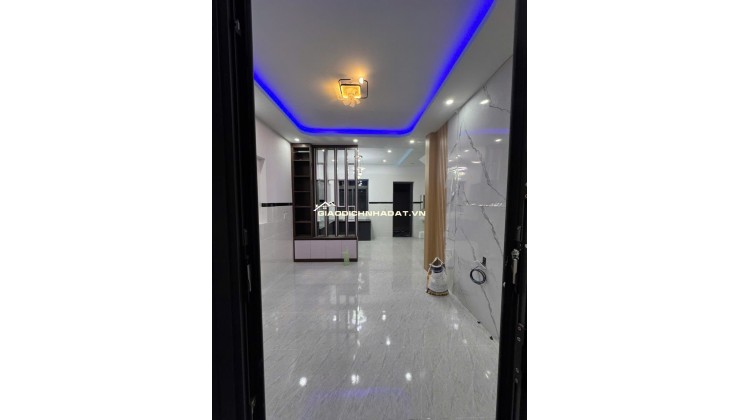 cần bán gấp nhà trung tâm thị trần Long Điền 1 lầu 1 trệt