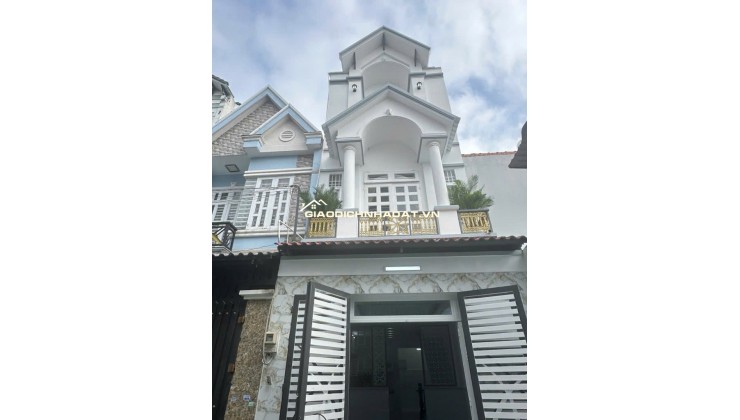 NHÀ BÁN QUẬN 12 - GIÁP SONG HÀNH, TRƯỜNG CHINH.
QUA TÂN BÌNH CHỈ VÀI PHÚT NHÀ 4 TẦNG BTCT VÀO Ở NGAY.